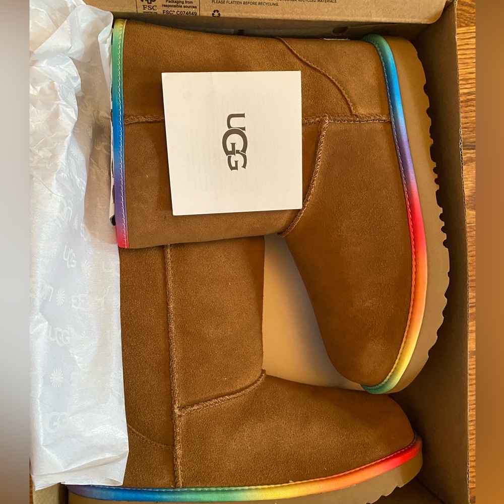 Authentic Little Kids Uggs. Size 3Y. NWT.